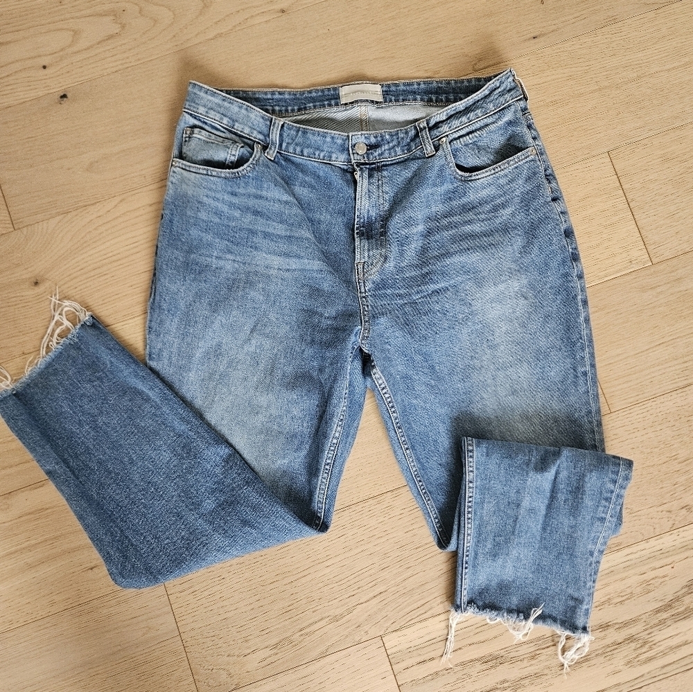 Everlane Straight Leg Jeans in Classic Blue - Picture 4 of 8